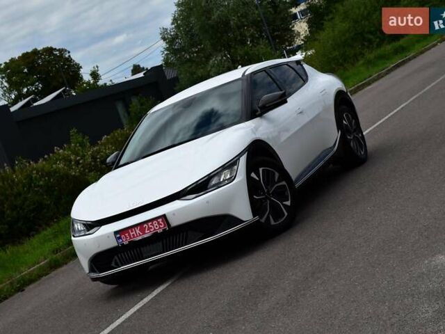 Белый Киа EV6, объемом двигателя 0 л и пробегом 59 тыс. км за 28700 $, фото 2 на Automoto.ua