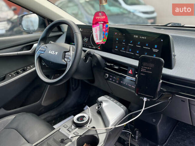 Белый Киа EV6, объемом двигателя 0 л и пробегом 90 тыс. км за 26200 $, фото 29 на Automoto.ua