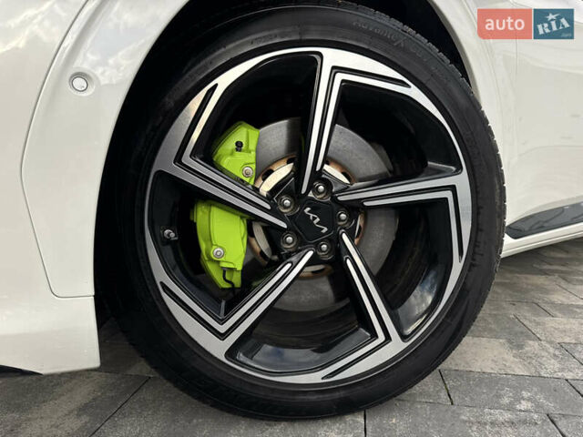 Белый Киа EV6, объемом двигателя 0 л и пробегом 8 тыс. км за 44500 $, фото 13 на Automoto.ua
