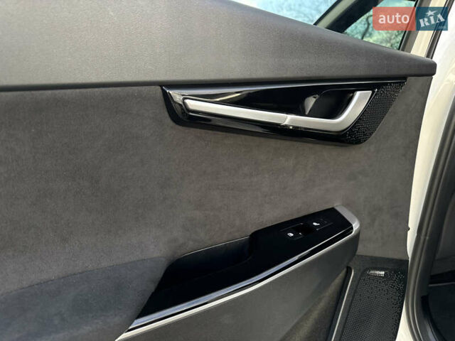 Белый Киа EV6, объемом двигателя 0 л и пробегом 8 тыс. км за 44500 $, фото 43 на Automoto.ua