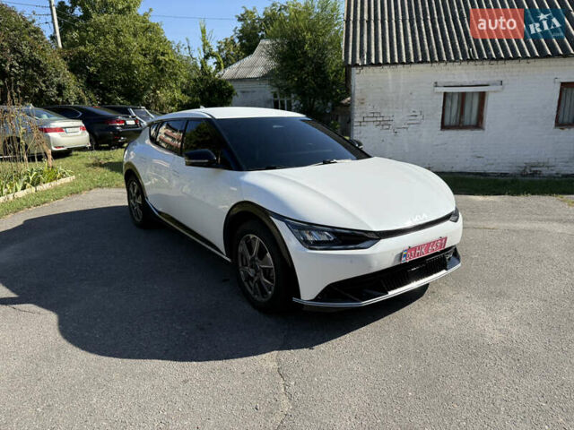 Белый Киа EV6, объемом двигателя 0 л и пробегом 86 тыс. км за 25500 $, фото 2 на Automoto.ua