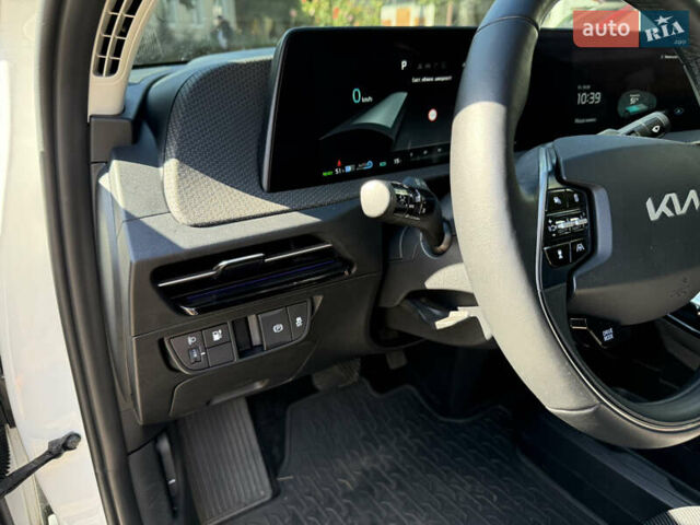 Белый Киа EV6, объемом двигателя 0 л и пробегом 86 тыс. км за 25500 $, фото 41 на Automoto.ua