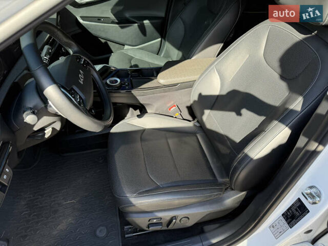 Белый Киа EV6, объемом двигателя 0 л и пробегом 86 тыс. км за 25500 $, фото 36 на Automoto.ua
