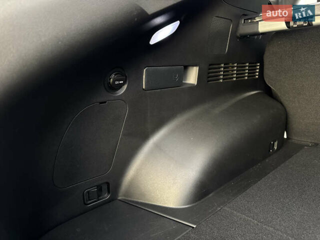 Белый Киа EV6, объемом двигателя 0 л и пробегом 8 тыс. км за 44500 $, фото 39 на Automoto.ua