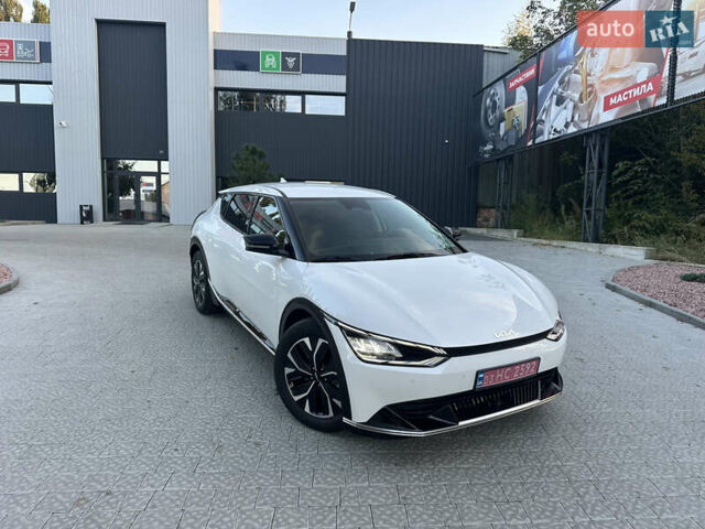 Белый Киа EV6, объемом двигателя 0 л и пробегом 16 тыс. км за 25400 $, фото 1 на Automoto.ua