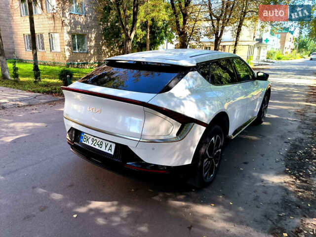 Киа EV6 2023 в Ровно на Automoto.ua Белый Киа EV6, объемом двигателя 0 л и пробегом 20 тыс. км за 27000 $, фото 2 на Automoto.ua