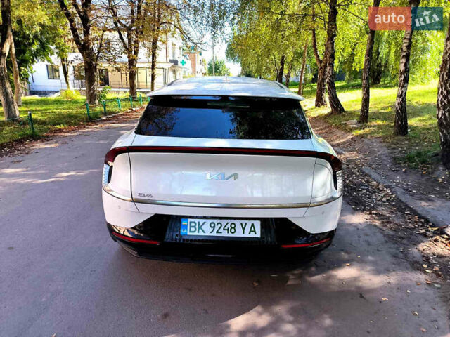Киа EV6 2023 в Ровно на Automoto.ua Белый Киа EV6, объемом двигателя 0 л и пробегом 20 тыс. км за 27000 $, фото 3 на Automoto.ua