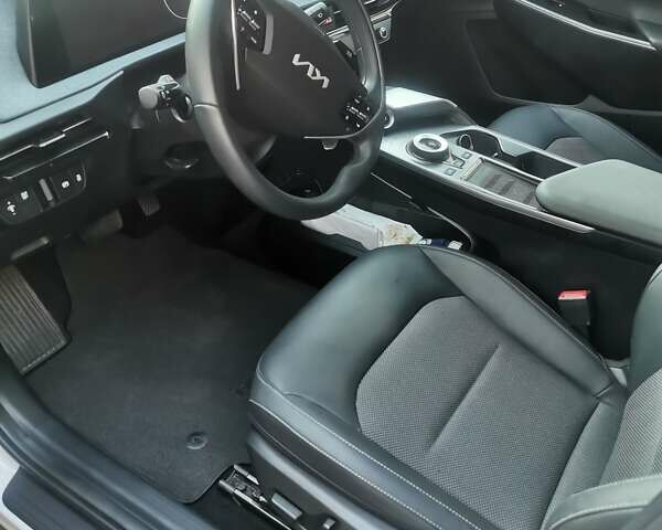 Белый Киа EV6, объемом двигателя 0 л и пробегом 24 тыс. км за 25200 $, фото 10 на Automoto.ua