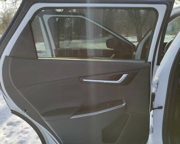 Белый Киа EV6, объемом двигателя 0 л и пробегом 17 тыс. км за 30200 $, фото 13 на Automoto.ua