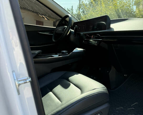 Белый Киа EV6, объемом двигателя 0 л и пробегом 86 тыс. км за 25500 $, фото 59 на Automoto.ua