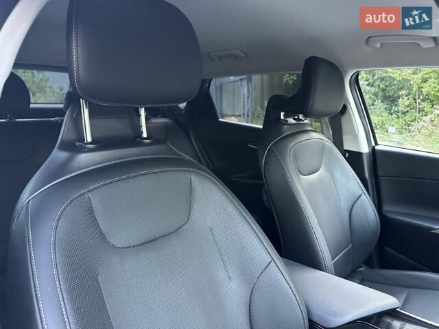 Белый Киа EV6, объемом двигателя 0 л и пробегом 16 тыс. км за 25400 $, фото 79 на Automoto.ua