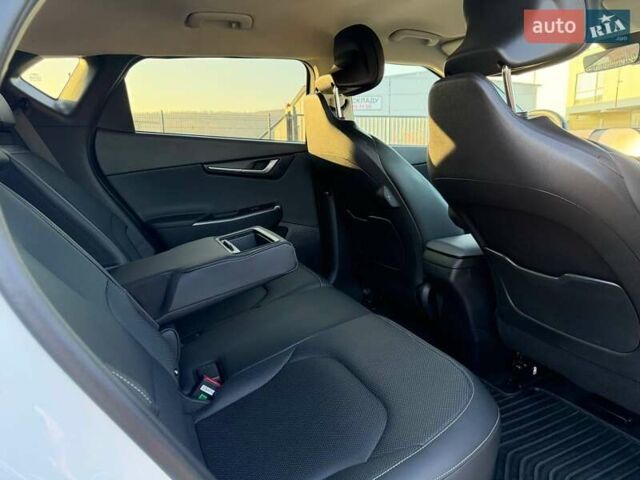 Білий Кіа EV6, об'ємом двигуна 0 л та пробігом 92 тис. км за 23900 $, фото 26 на Automoto.ua