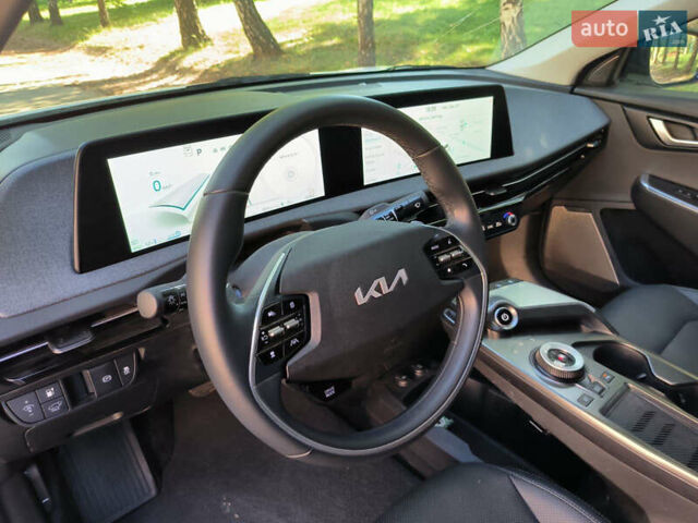 Киа EV6 2023 в Ровно на Automoto.ua Белый Киа EV6, объемом двигателя 0 л и пробегом 20 тыс. км за 27000 $, фото 11 на Automoto.ua