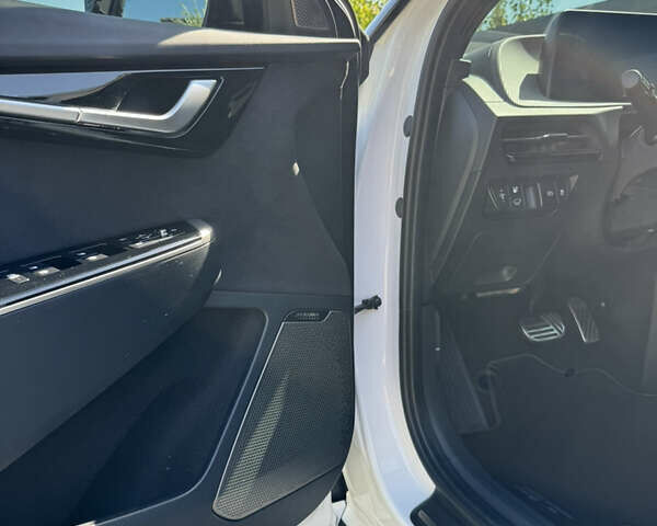 Белый Киа EV6, объемом двигателя 0 л и пробегом 25 тыс. км за 36900 $, фото 18 на Automoto.ua