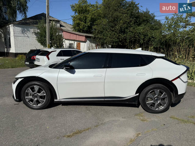 Белый Киа EV6, объемом двигателя 0 л и пробегом 86 тыс. км за 25500 $, фото 16 на Automoto.ua
