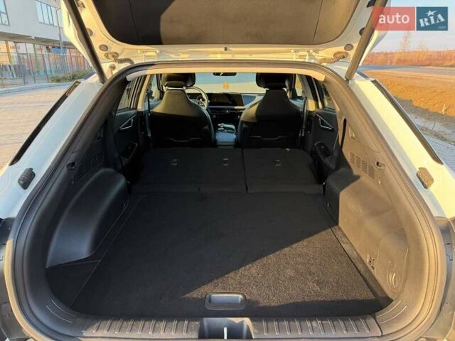 Білий Кіа EV6, об'ємом двигуна 0 л та пробігом 92 тис. км за 23900 $, фото 48 на Automoto.ua