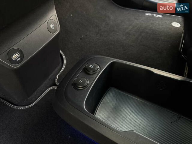 Белый Киа EV6, объемом двигателя 0 л и пробегом 8 тыс. км за 44500 $, фото 61 на Automoto.ua