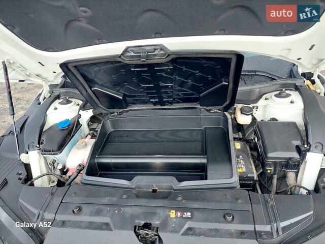 Белый Киа EV6, объемом двигателя 0 л и пробегом 67 тыс. км за 23700 $, фото 19 на Automoto.ua
