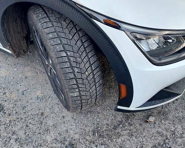Белый Киа EV6, объемом двигателя 0 л и пробегом 66 тыс. км за 24000 $, фото 9 на Automoto.ua