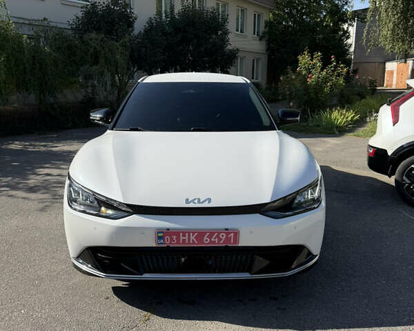 Белый Киа EV6, объемом двигателя 0 л и пробегом 86 тыс. км за 25500 $, фото 21 на Automoto.ua