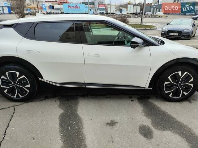 Белый Киа EV6, объемом двигателя 0 л и пробегом 3 тыс. км за 28200 $, фото 2 на Automoto.ua