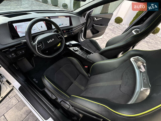 Белый Киа EV6, объемом двигателя 0 л и пробегом 8 тыс. км за 44500 $, фото 55 на Automoto.ua