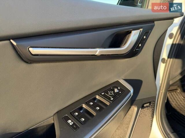 Білий Кіа EV6, об'ємом двигуна 0 л та пробігом 92 тис. км за 23900 $, фото 38 на Automoto.ua