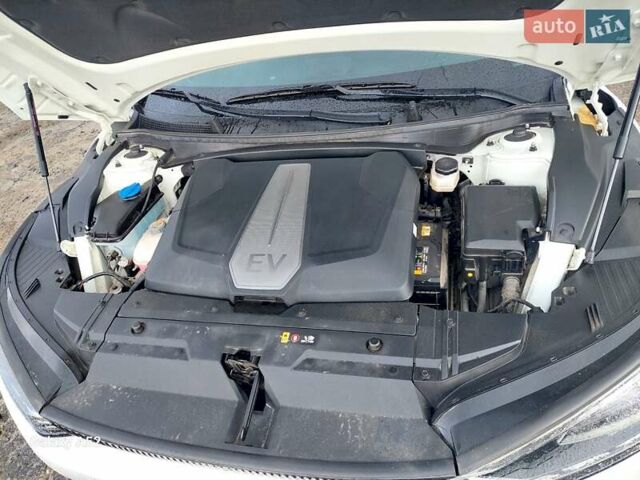 Белый Киа EV6, объемом двигателя 0 л и пробегом 66 тыс. км за 24000 $, фото 16 на Automoto.ua