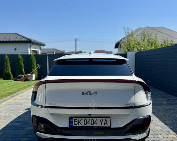 Белый Киа EV6, объемом двигателя 0 л и пробегом 25 тыс. км за 36900 $, фото 4 на Automoto.ua