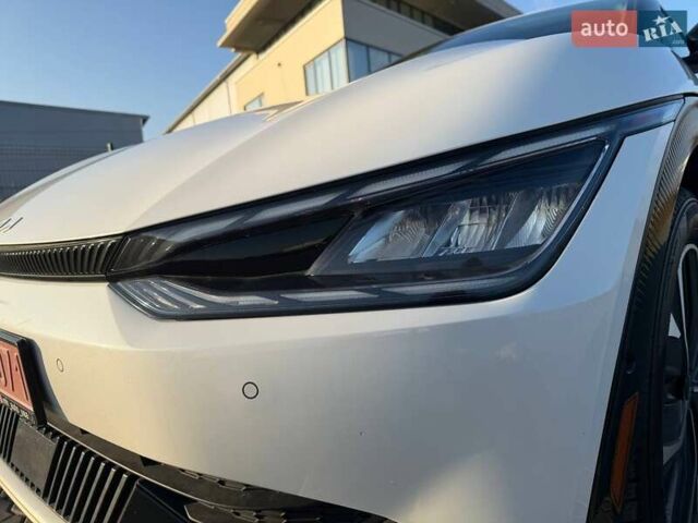 Білий Кіа EV6, об'ємом двигуна 0 л та пробігом 92 тис. км за 23900 $, фото 41 на Automoto.ua