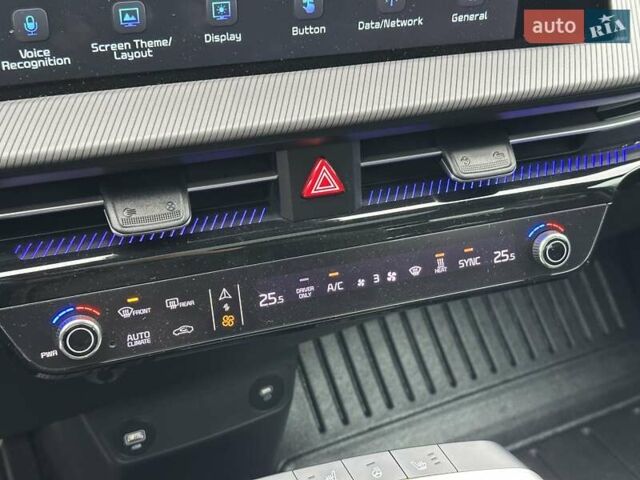 Білий Кіа EV6, об'ємом двигуна 0 л та пробігом 27 тис. км за 29490 $, фото 39 на Automoto.ua