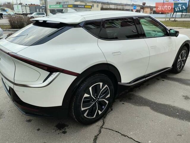 Белый Киа EV6, объемом двигателя 0 л и пробегом 3 тыс. км за 28200 $, фото 3 на Automoto.ua