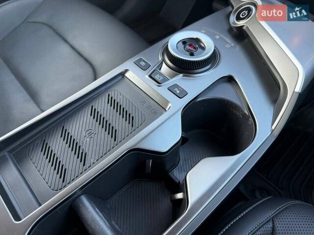 Білий Кіа EV6, об'ємом двигуна 0 л та пробігом 92 тис. км за 23900 $, фото 20 на Automoto.ua