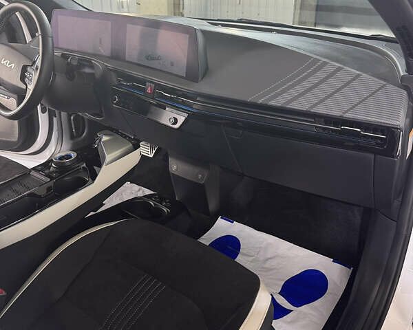Белый Киа EV6, объемом двигателя 0 л и пробегом 18 тыс. км за 36000 $, фото 34 на Automoto.ua