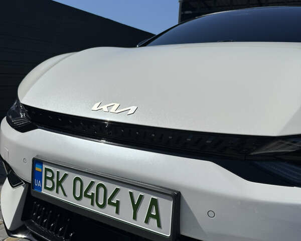 Белый Киа EV6, объемом двигателя 0 л и пробегом 25 тыс. км за 36900 $, фото 8 на Automoto.ua