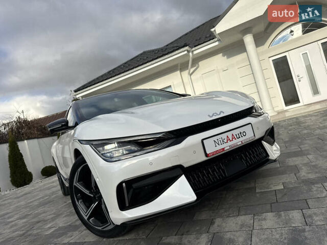 Белый Киа EV6, объемом двигателя 0 л и пробегом 8 тыс. км за 44500 $, фото 2 на Automoto.ua