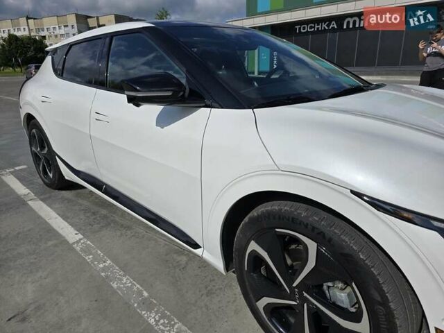 Белый Киа EV6, объемом двигателя 0 л и пробегом 34 тыс. км за 29500 $, фото 5 на Automoto.ua