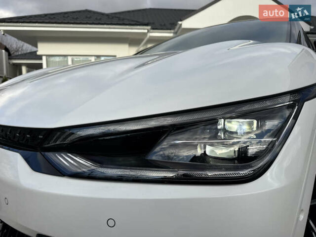 Белый Киа EV6, объемом двигателя 0 л и пробегом 8 тыс. км за 44500 $, фото 11 на Automoto.ua