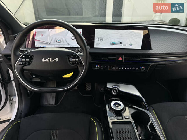 Белый Киа EV6, объемом двигателя 0 л и пробегом 8 тыс. км за 44500 $, фото 79 на Automoto.ua