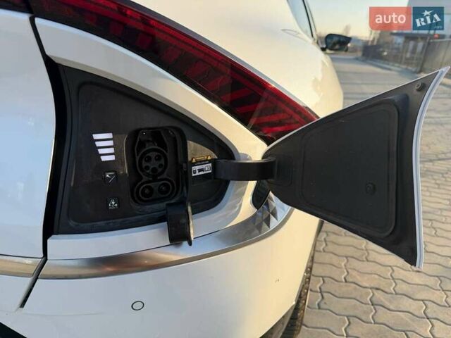 Білий Кіа EV6, об'ємом двигуна 0 л та пробігом 92 тис. км за 23900 $, фото 11 на Automoto.ua