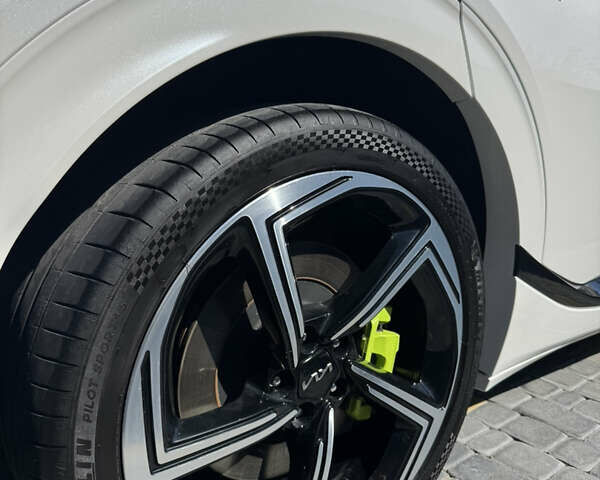 Белый Киа EV6, объемом двигателя 0 л и пробегом 25 тыс. км за 36900 $, фото 10 на Automoto.ua