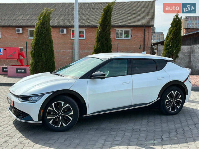 Белый Киа EV6, объемом двигателя 0 л и пробегом 14 тыс. км за 28990 $, фото 4 на Automoto.ua