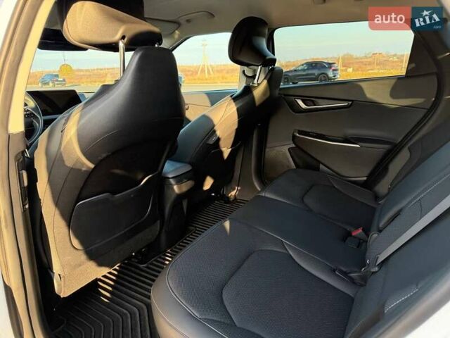 Білий Кіа EV6, об'ємом двигуна 0 л та пробігом 92 тис. км за 23900 $, фото 25 на Automoto.ua