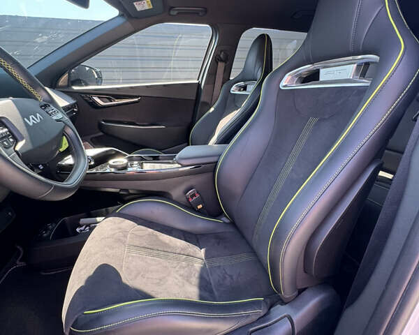 Белый Киа EV6, объемом двигателя 0 л и пробегом 25 тыс. км за 36900 $, фото 20 на Automoto.ua