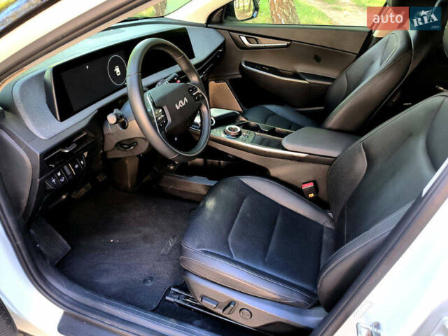 Киа EV6 2023 в Ровно на Automoto.ua Белый Киа EV6, объемом двигателя 0 л и пробегом 20 тыс. км за 27000 $, фото 6 на Automoto.ua