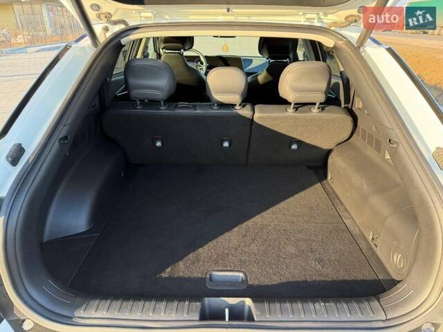 Білий Кіа EV6, об'ємом двигуна 0 л та пробігом 92 тис. км за 23900 $, фото 49 на Automoto.ua