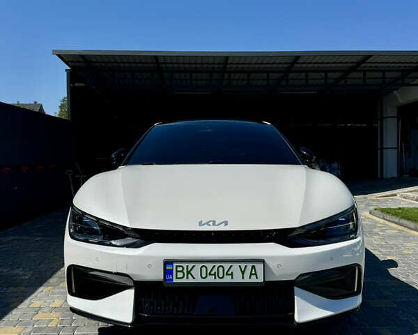 Белый Киа EV6, объемом двигателя 0 л и пробегом 25 тыс. км за 36900 $, фото 1 на Automoto.ua