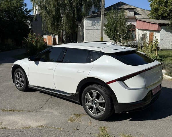 Белый Киа EV6, объемом двигателя 0 л и пробегом 86 тыс. км за 25500 $, фото 13 на Automoto.ua