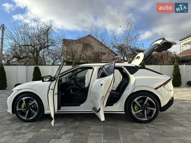 Белый Киа EV6, объемом двигателя 0 л и пробегом 8 тыс. км за 44500 $, фото 35 на Automoto.ua
