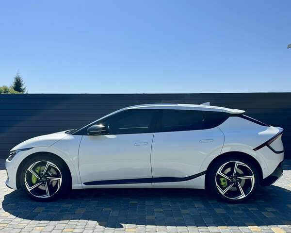Белый Киа EV6, объемом двигателя 0 л и пробегом 25 тыс. км за 36900 $, фото 6 на Automoto.ua